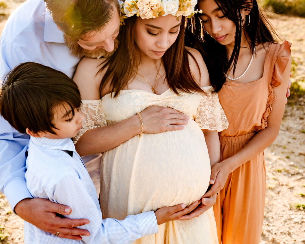 family around pregnant mom who wants hand casting by maternity keepsake