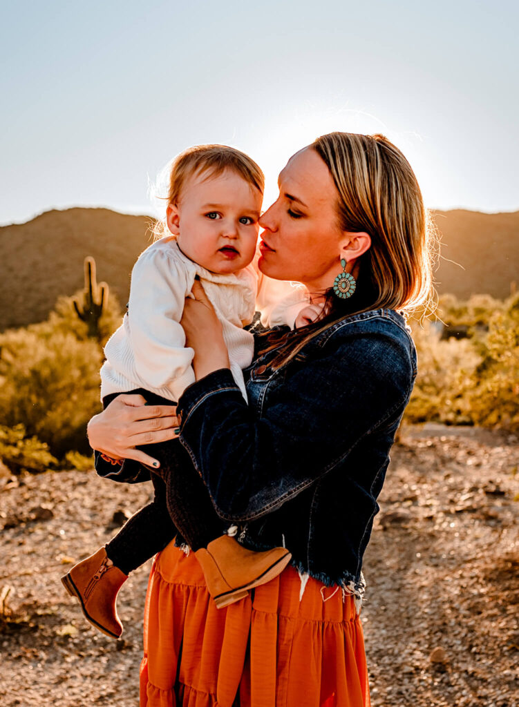 mom in Arizona who loves Az Breastfed Babies hugging her daughter