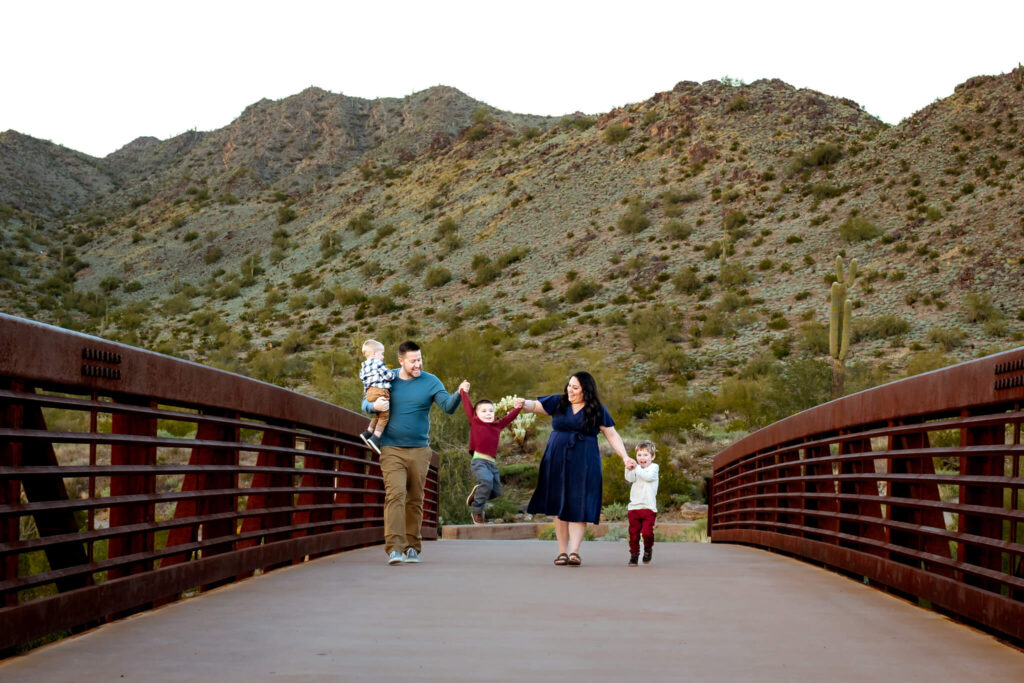 Like a Christmas trail at Phoenix festivals, family walks hand in hand